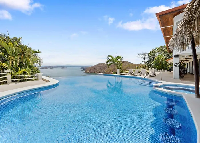 Luxury Villa, Infinity Pool & Ocean Views Villa *