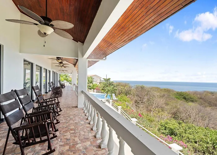 Luxury Villa, Infinity Pool & Ocean Views Villa *
