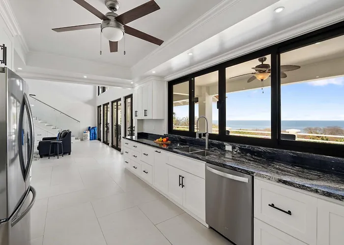 Luxury Villa, Infinity Pool & Ocean Views Villa
